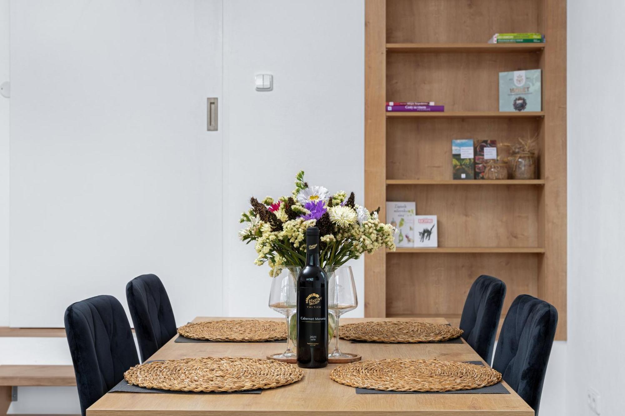 Apartmany Stastny Sklep วาลติตซา ภายนอก รูปภาพ